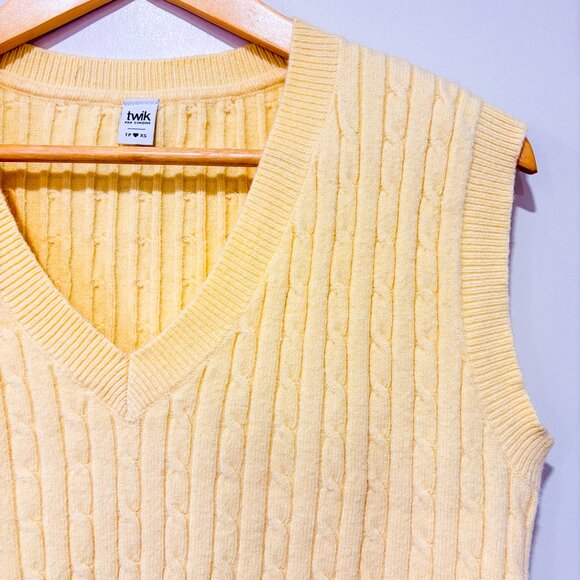 TWIK by SIMONS Yellow cable knit cropped sweater vest | Sleeveless | X-Small * - Picture 3 of 6